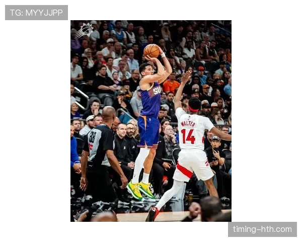 布克挡拆拉开空间提升得分效率超越同期后卫